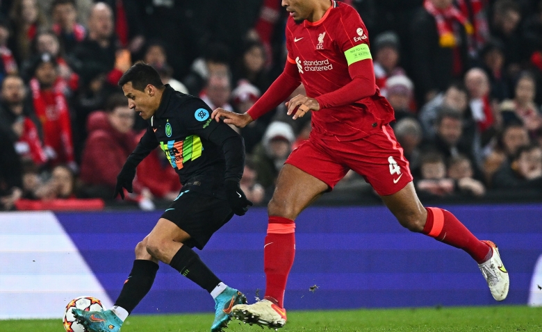 Illustration : "LdC : Liverpool - Inter : Y-avait-il carton rouge pour Alexis Sanchez ?"