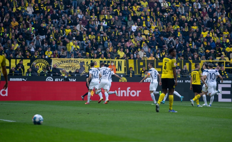Illustration : " Bundesliga : Résumé vidéo - Dortmund défait à domicile contre Bochum malgré le triplé d’Haaland (3-4)"