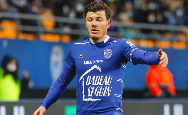 Illustration : "Mercato Troyes : un défenseur vers la Premier League ?"