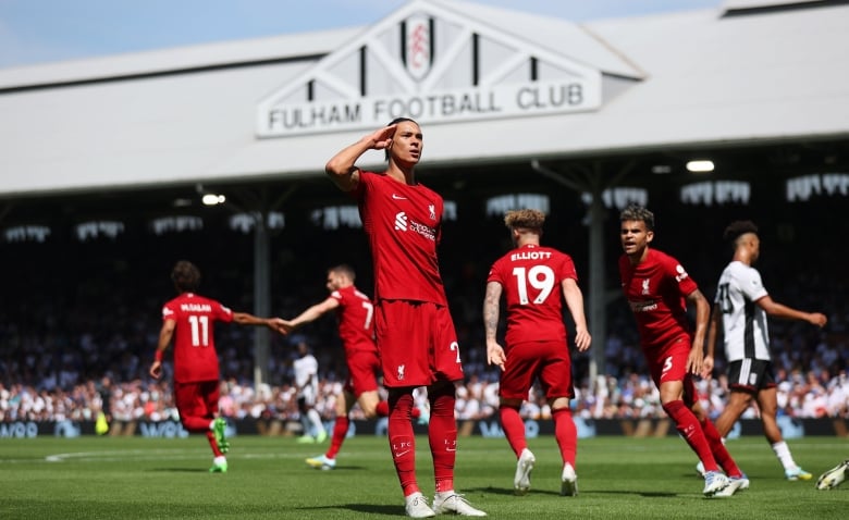 Illustration : "Premier League : Résumé vidéo - Liverpool s’en sort bien à Fulham ! (2-2)"