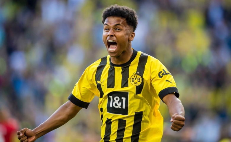 Illustration : "Bundesliga : Résumé video : Dortmund menaçant mais Dortmund menacé"
