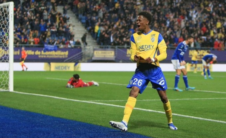 Illustration : "Mercato Lorient : Un jeune attaquant sur le point d’atterrir en Bretagne ?  "