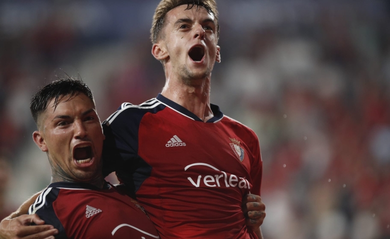 Illustration : "Liga : Résumé vidéo - Osasuna surprend Séville grâce à un tout jeune joueur ! (2-1) "