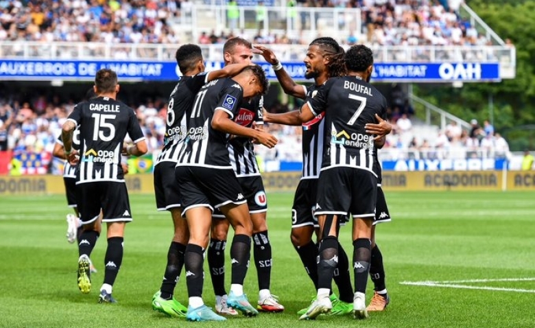 Illustration : "Mercato Angers : Le club sur un joueur de Ligue 2 ! "