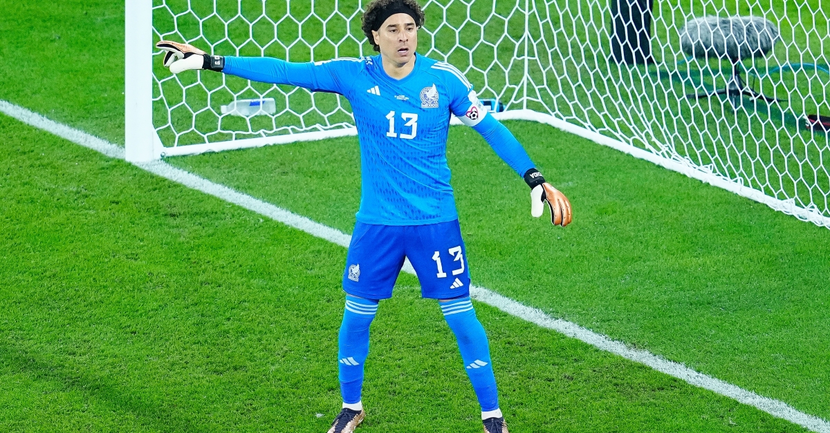CdM 2022 - Vidéo : L’arrêt fabuleux de Guillermo Ochoa face à Robert Lewandowski !