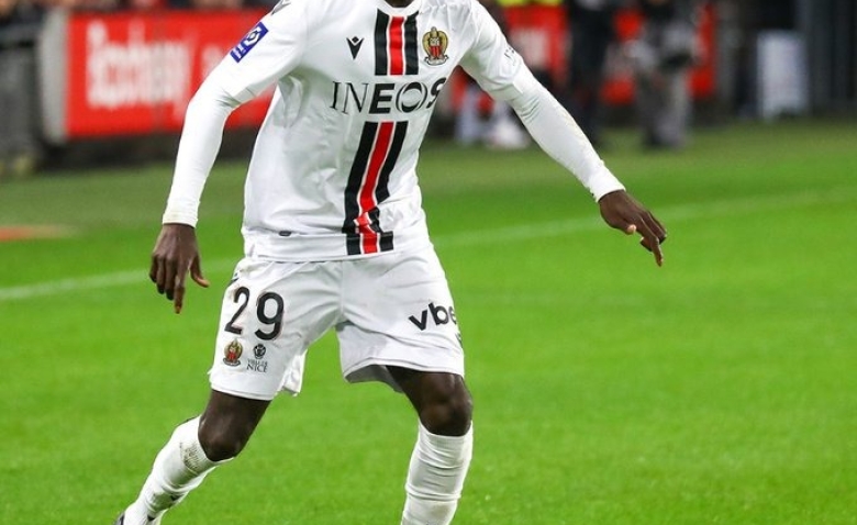 Illustration : "Mercato Nice : négociation en cours pour un départ prioritaire !"