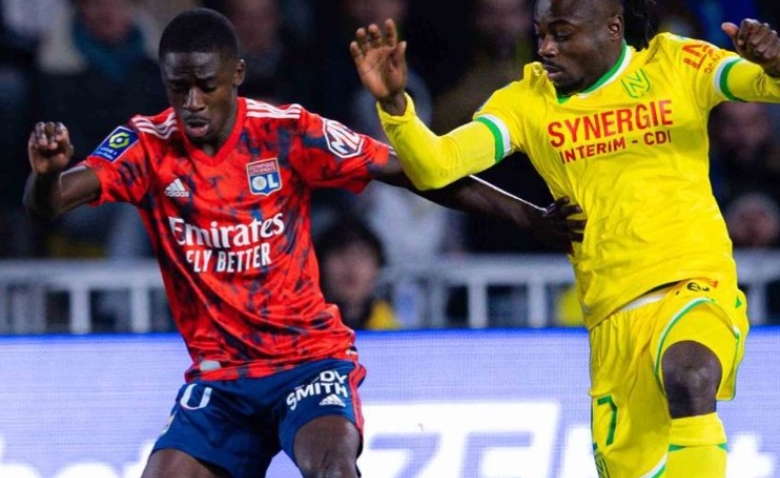 Illustration : "Mercato OL : Le remplaçant de Malo Gusto déjà tout trouvé ? "