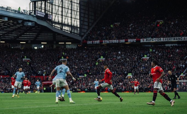 Illustration : "Man. United – Man. City : un international français dans le dur ?"