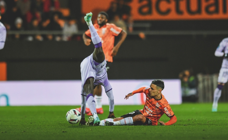 Illustration : "Mercato Lorient : Un nouveau départ en Premier League bientôt acté ?"