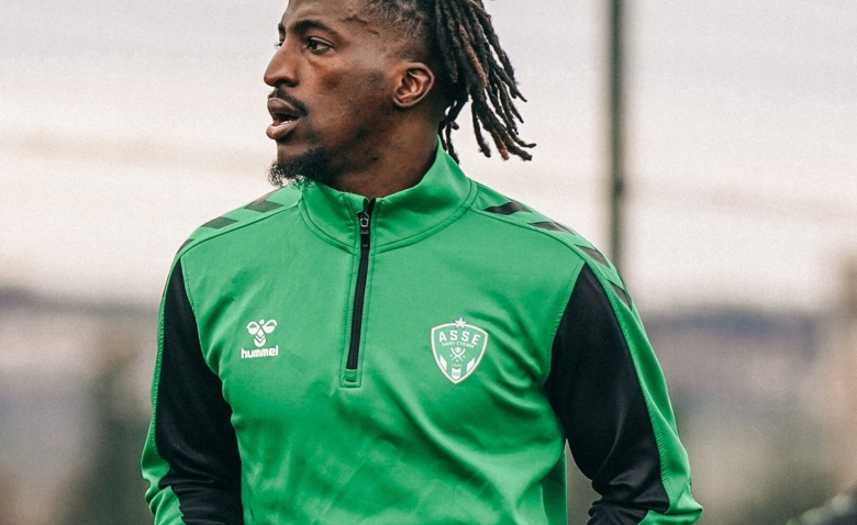 Illustration : "Mercato ASSE : Les Verts ciblent un recrutement chez un concurrent direct !"
