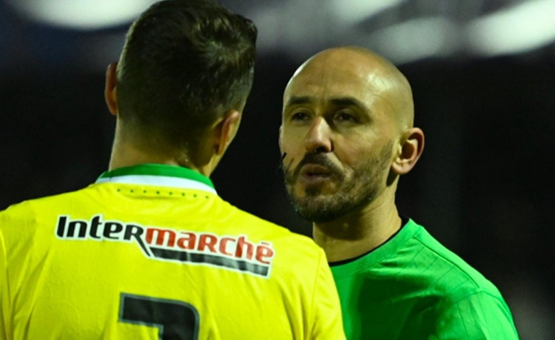 Illustration : "ES Thaon - FC Nantes : Deux erreurs d’arbitrage majeures en fin de match ?"
