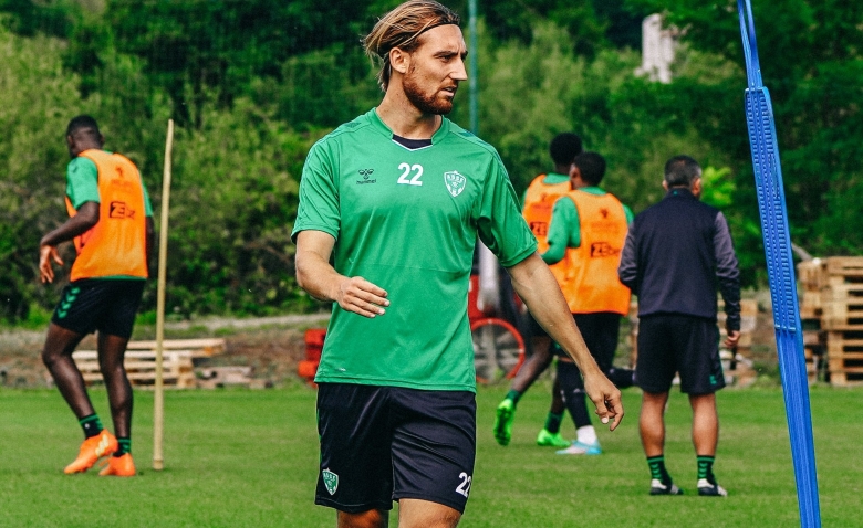 Illustration : "ASSE : Laurent Batlles obligé de modifier son système ?"