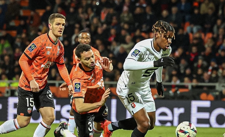 Illustration : "Stade Rennais : Un choix tactique déjà décrié contre Lorient !"