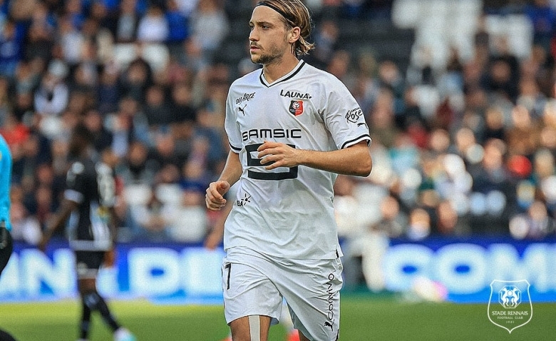Illustration : "Mercato Rennes : un recrutement de dernière minute pour les Rouge et Noir ?"