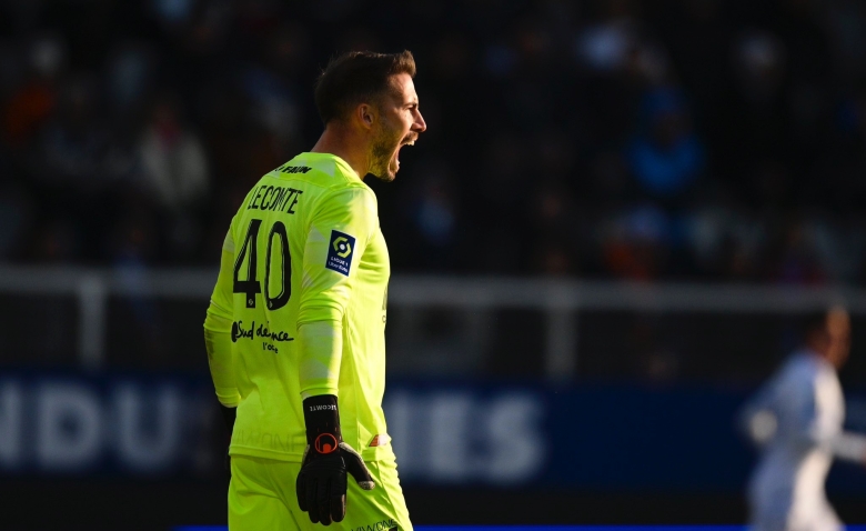 Illustration : "Montpellier : Lecomte héroïque face au PSG !"