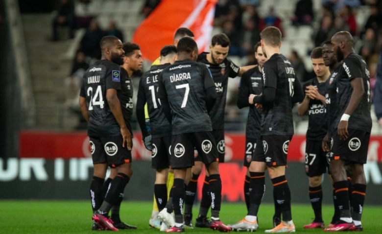 Illustration : "FC Lorient : Énorme coup dur pour Régis Le Bris !"