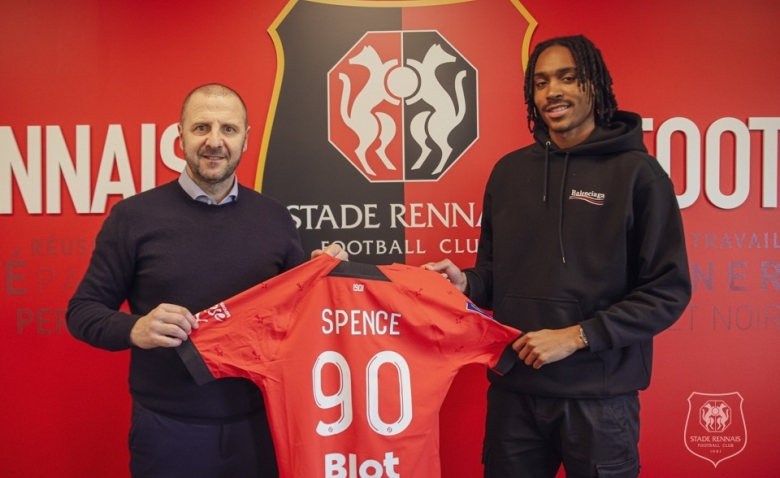 Illustration : "Stade Rennais : Une première grande réussite pour le club après le mercato !"