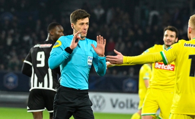 Illustration : "Angers SCO - FC Nantes : Encore un pénalty oublié pour les Nantais ?"