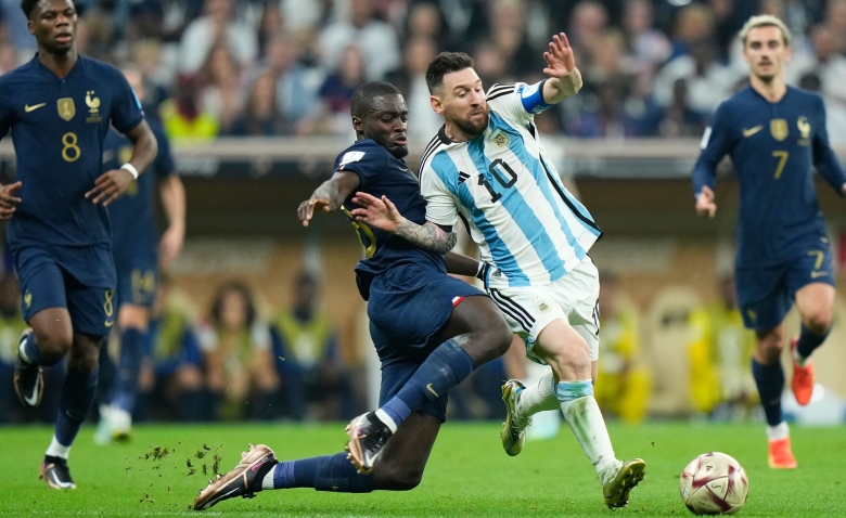 Illustration : "PSG : Une contrainte significative pour cet attaquant face au Bayern ?"