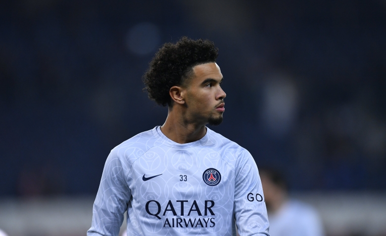 Illustration : "PSG : Une performance historique en Ligue des Champions malgré la défaite"