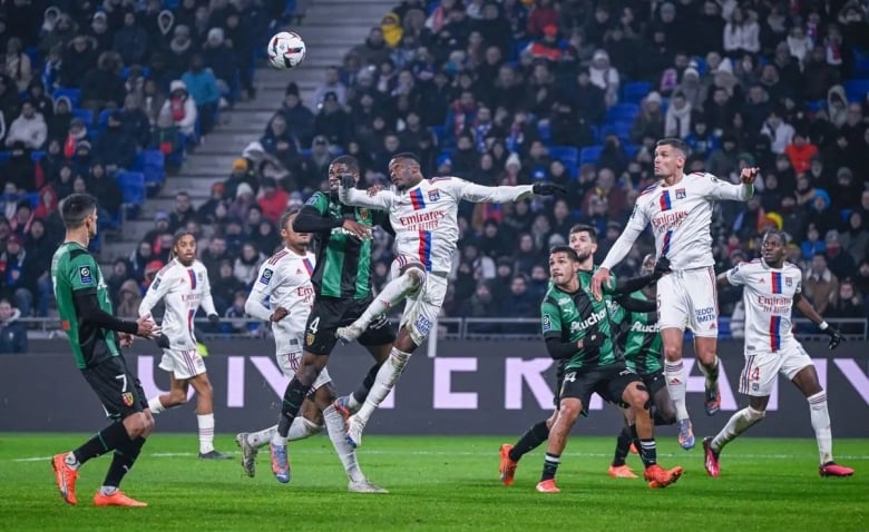 Illustration : "OL : Un bouleversement tactique défavorable à l'OL ? "