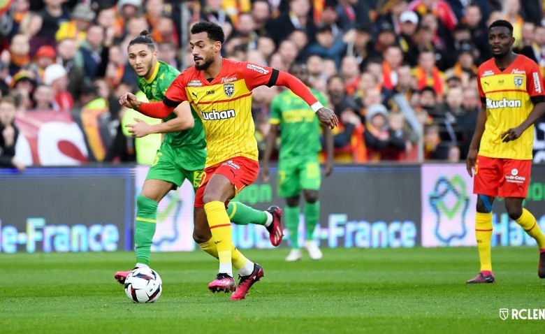 Illustration : "RC Lens : Une nouvelle erreur arbitrale flagrante !"