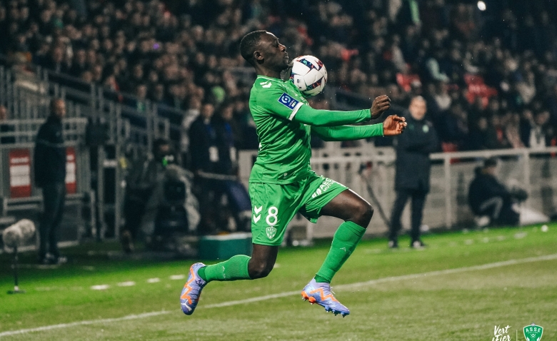 Illustration : "Nîmes Olympique – AS Saint-Étienne : un premier acte très disputé"