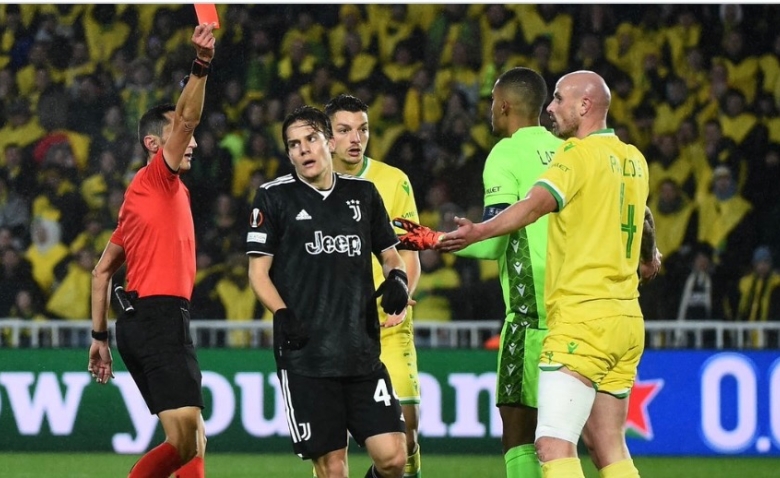 Illustration : "FC Nantes : Pourquoi le pénalty sifflé par Monsieur Martinez était-il justifié par le règlement ? "