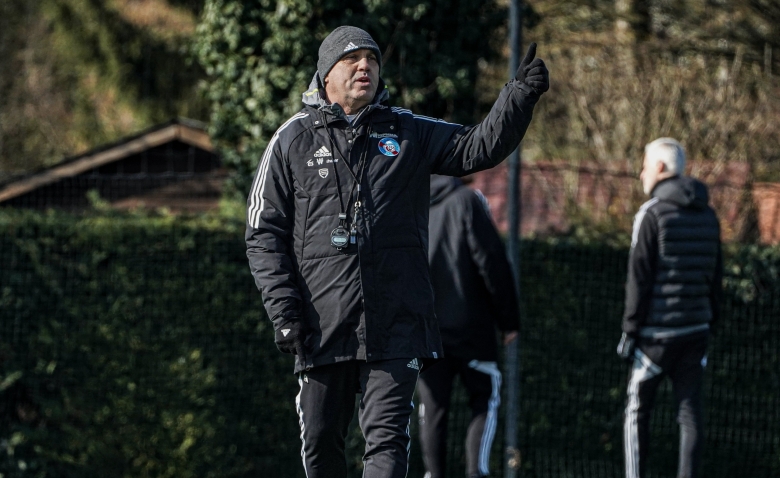 Illustration : "RC Strasbourg : Antonetti face à deux coups durs !"