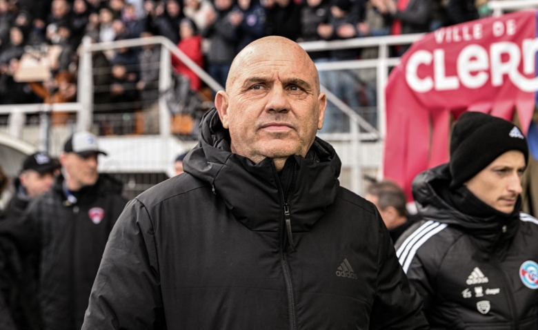 Illustration : "RC Strasbourg : Trois joueurs cruciaux indisponibles face au Stade Brestois ! "