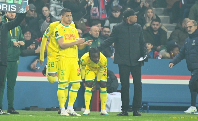 Illustration : "FC Nantes : Kombouaré vers un changement tactique après Paris ?"
