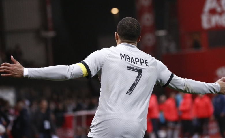 Illustration : "Stade Brestois - PSG : Une grande polémique après le match ! "