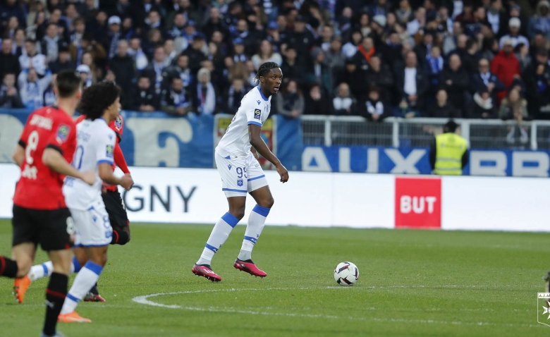 Illustration : "Auxerre: un joueur reste devant en Europe"