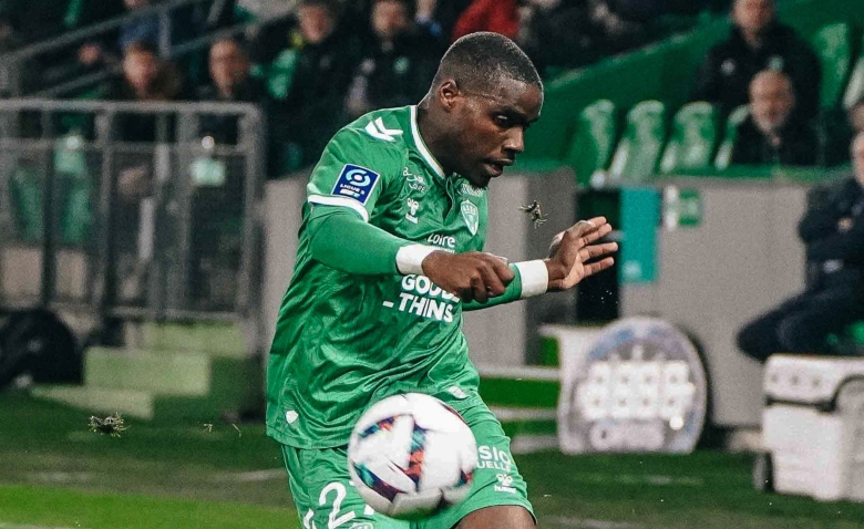 Illustration : "ASSE : Un nouveau joueur incontournable dans l'effectif de Batlles ?"