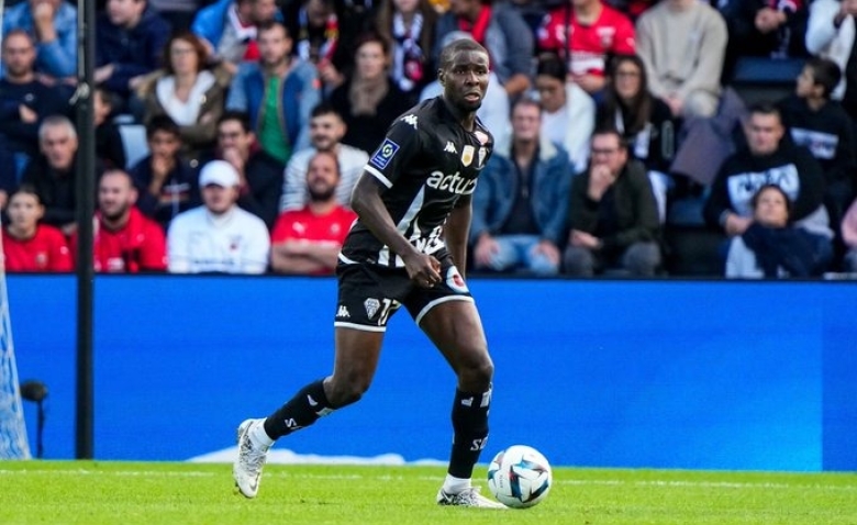 Illustration : "Angers: un joueur quitte déjà le club "