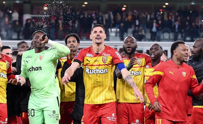 Illustration : "RC Lens : Un joueur se distingue cette saison à l'échelle du championnat !"