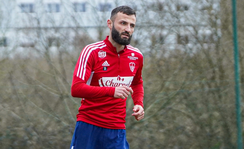 Illustration : "Stade Brestois : Un joueur trop seul au sein de l'effectif ?"