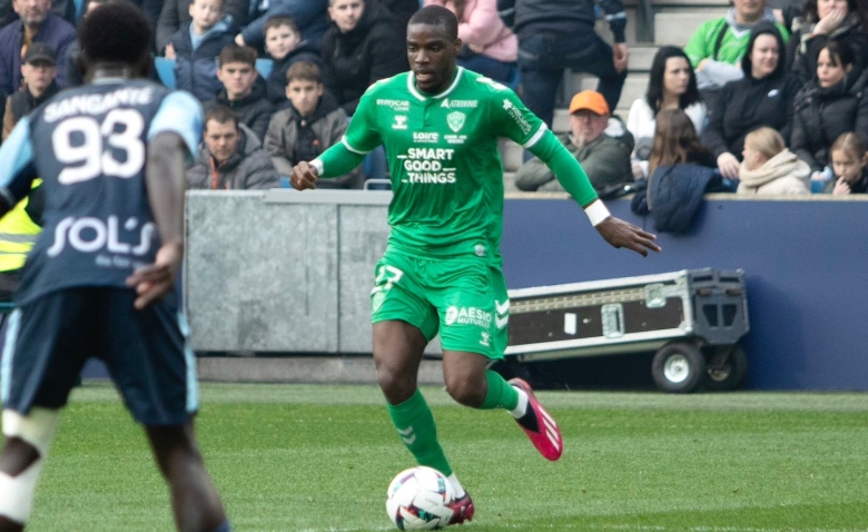 Illustration : "ASSE : Un jeune joueur voit ses performances être récompensées !"