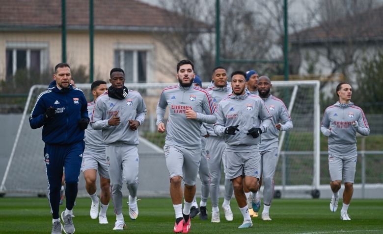 Illustration : "Mercato OL : Les prétendants se bousculent pour recruter à Lyon !"