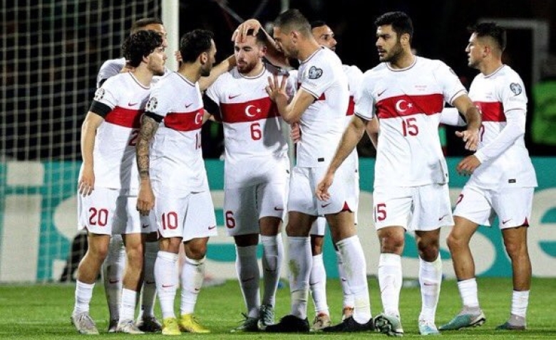 Illustration : "OM:  un cadre défend Tudor "