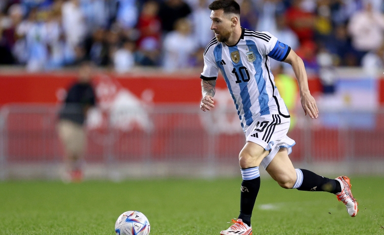 Illustration : "Mercato PSG : Une signature inattendue pour Messi ?"