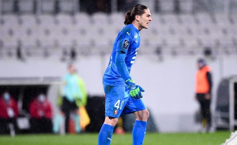 Illustration : "Mercato Rennes : Le club prépare déjà un départ !"