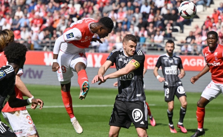 Illustration : "Stade de Reims : Un indice significatif sur la stratégie du club"