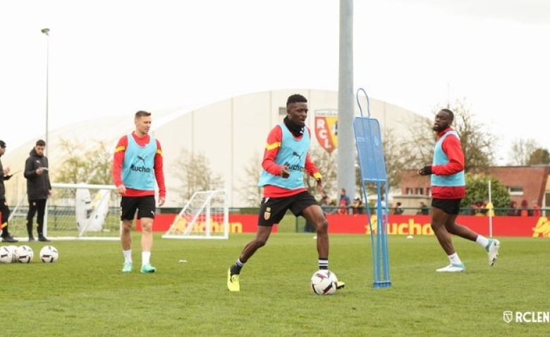 Illustration : "Mercato Lens : Un avantage considerable pour la signature d'une pépite"