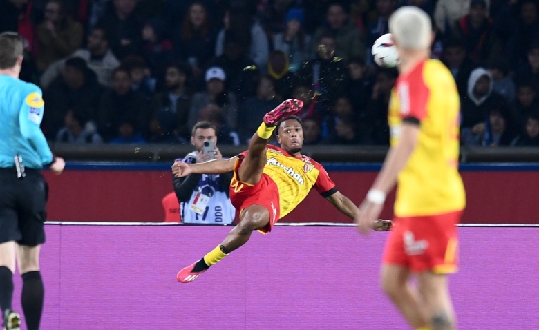 Illustration : "RC Lens : Des performances récompensées pour cette pépite artésienne ! "
