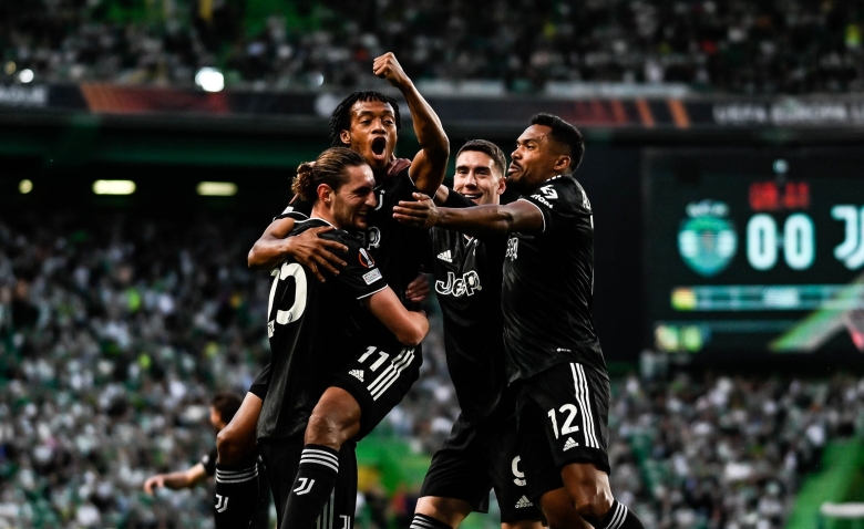 Illustration : "Sporting-Juventus : Une deuxième mi-temps stérile offre une place en demi pour les bianconeri"