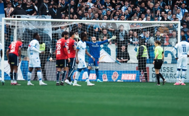 Illustration : "Mercato LOSC : Un départ majeur vers un concurrent direct ? "