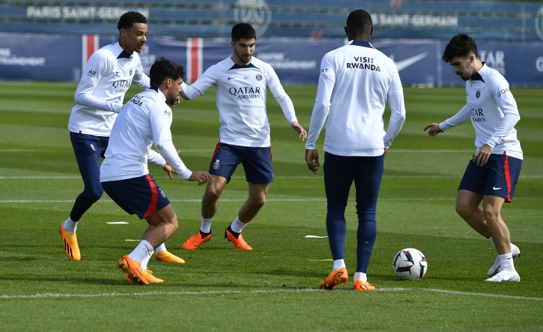 Illustration : "Mercato PSG : Des négociations concernant un jeune"