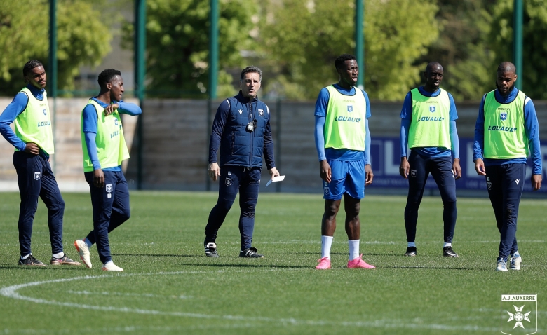 Illustration : "AJ Auxerre : Une possible double sanction à l’encontre du club"