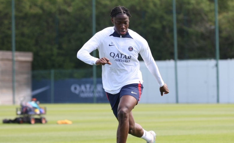 Illustration : "Mercato PSG : Un joueur d'avenir sur le départ ?"